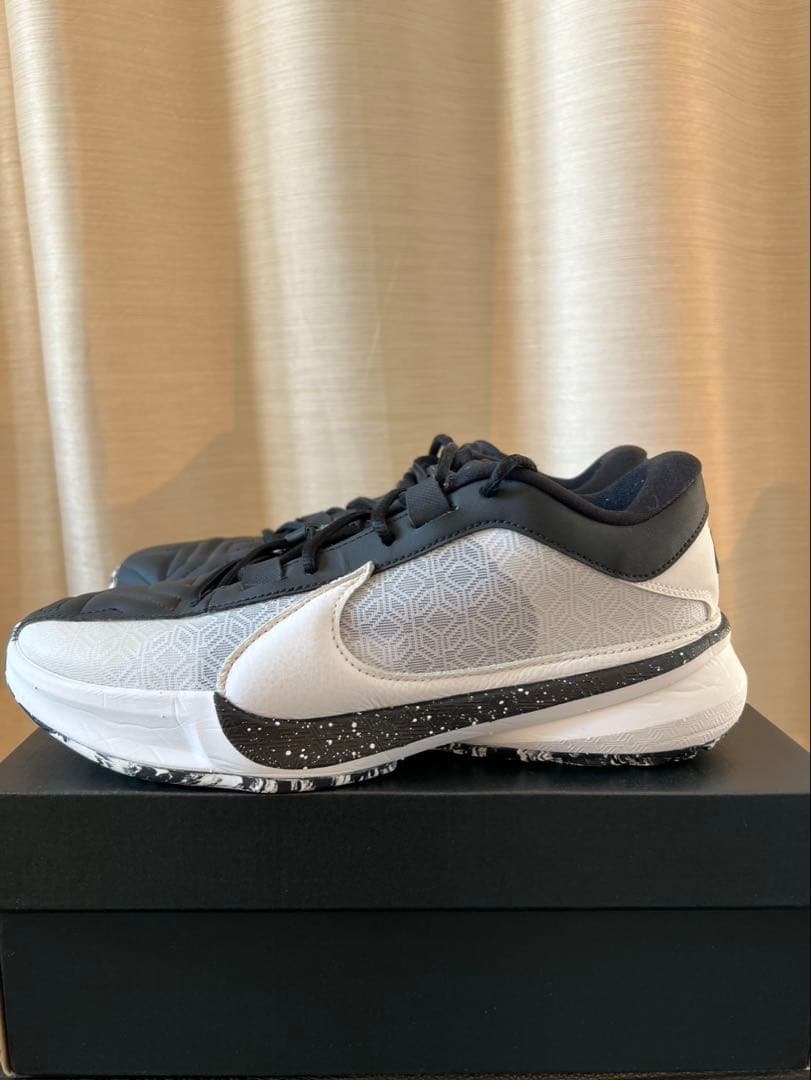 NIKE ZOOM FREAK5 フリーク5 26.0cm