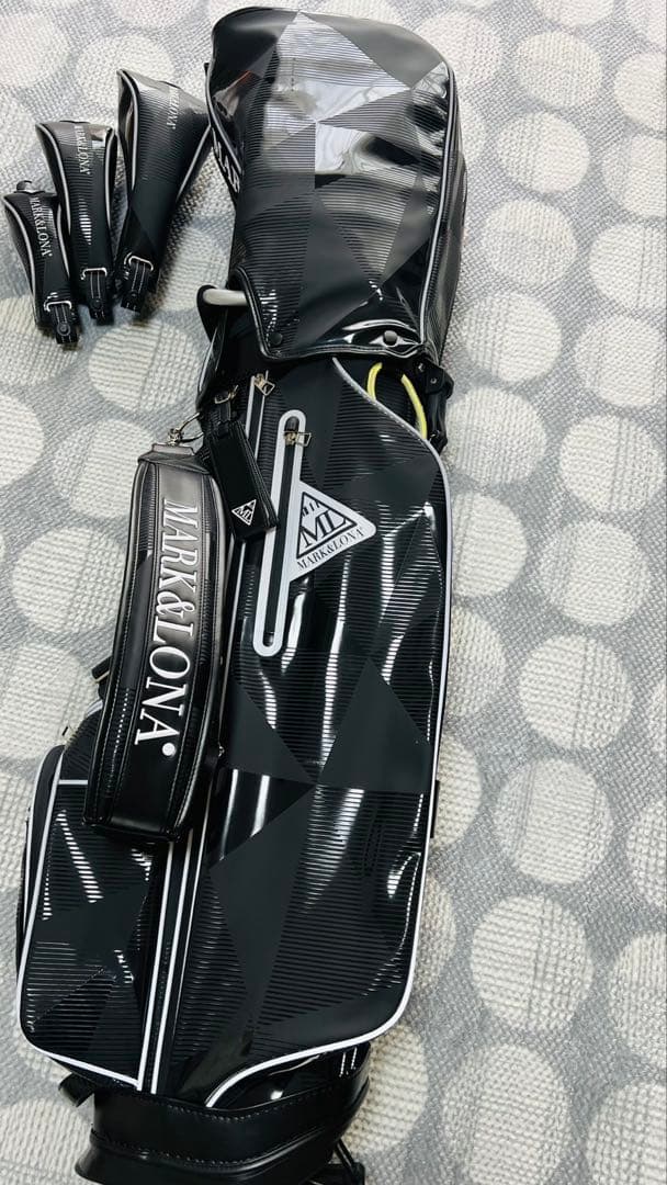 MARK&LONA ブラック ゴルフバッグ 美品♡ヘッドカバー付き