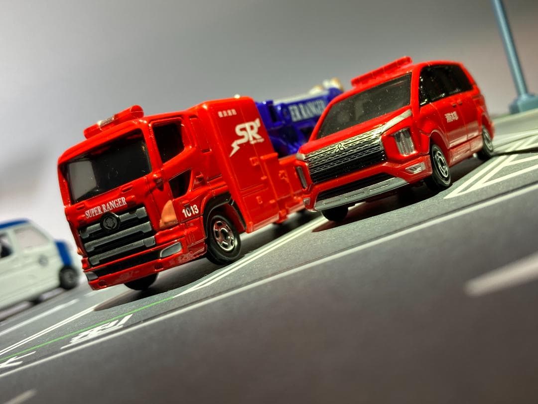 ミニカージオラマ 1:64 高架下パーキングエリアセット