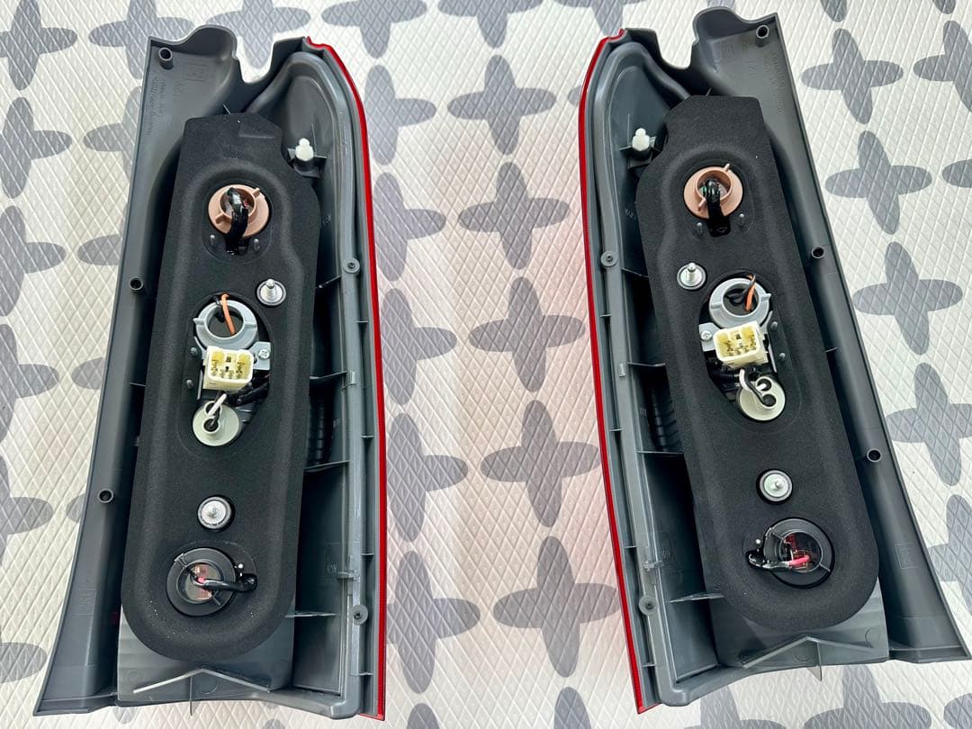 トヨタ プロボックス160系　純正テールランプ