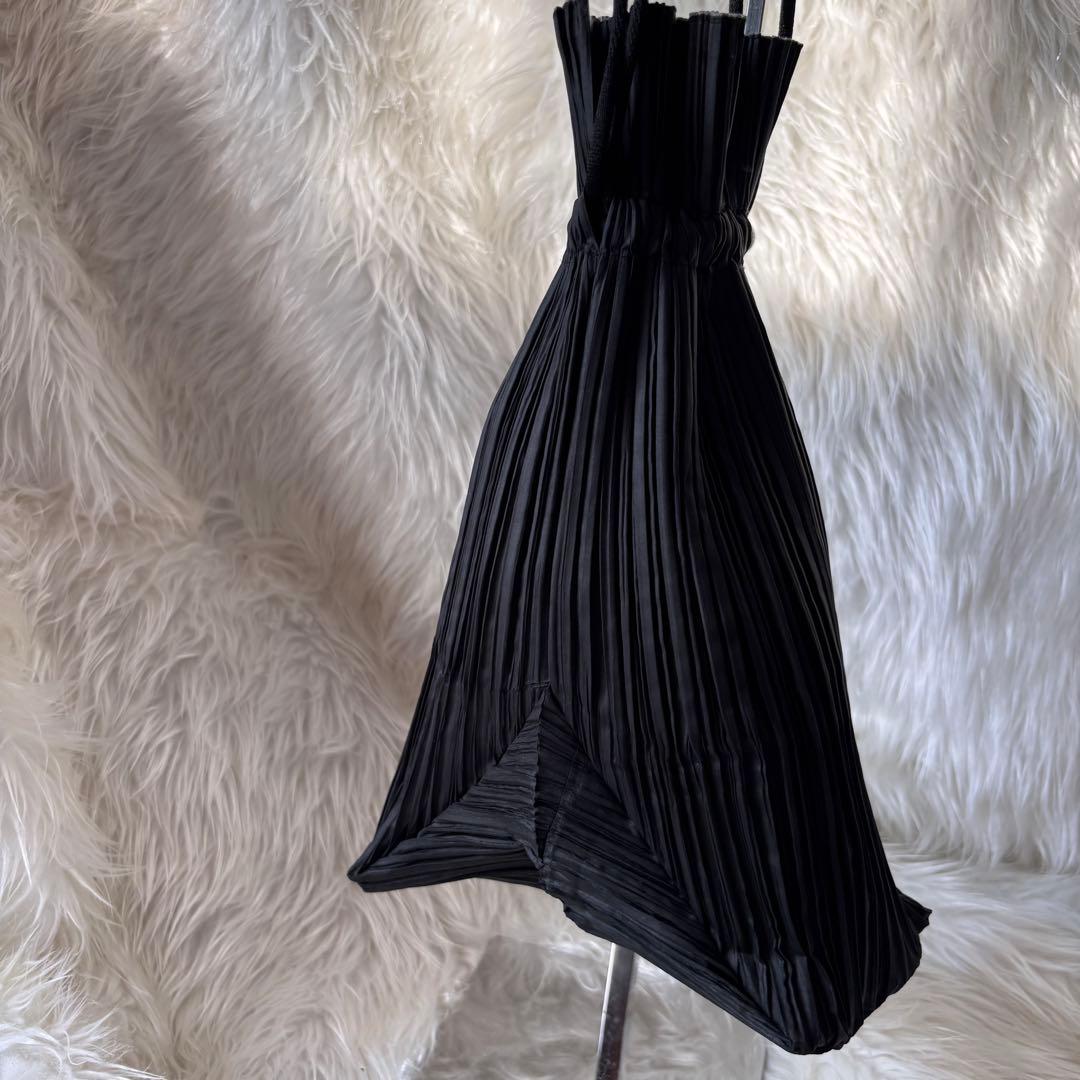 プリーツプリーズイッセイミヤケ 巾着ポーチ リバーシブル グレー ブラック