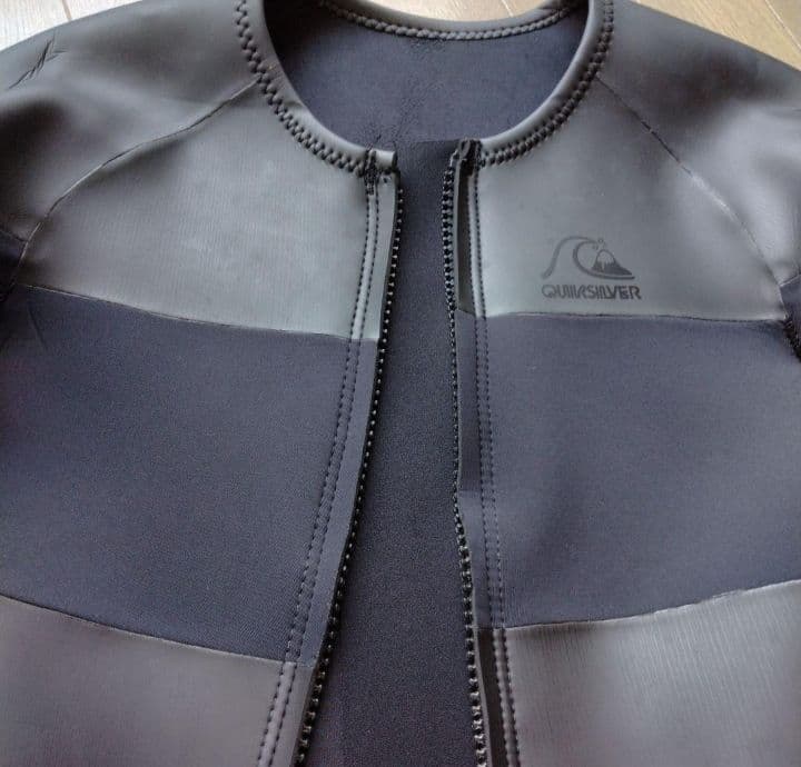 ひろりん　ジップアップ　 クイックシルバー　タッパー ML　スキン　黒