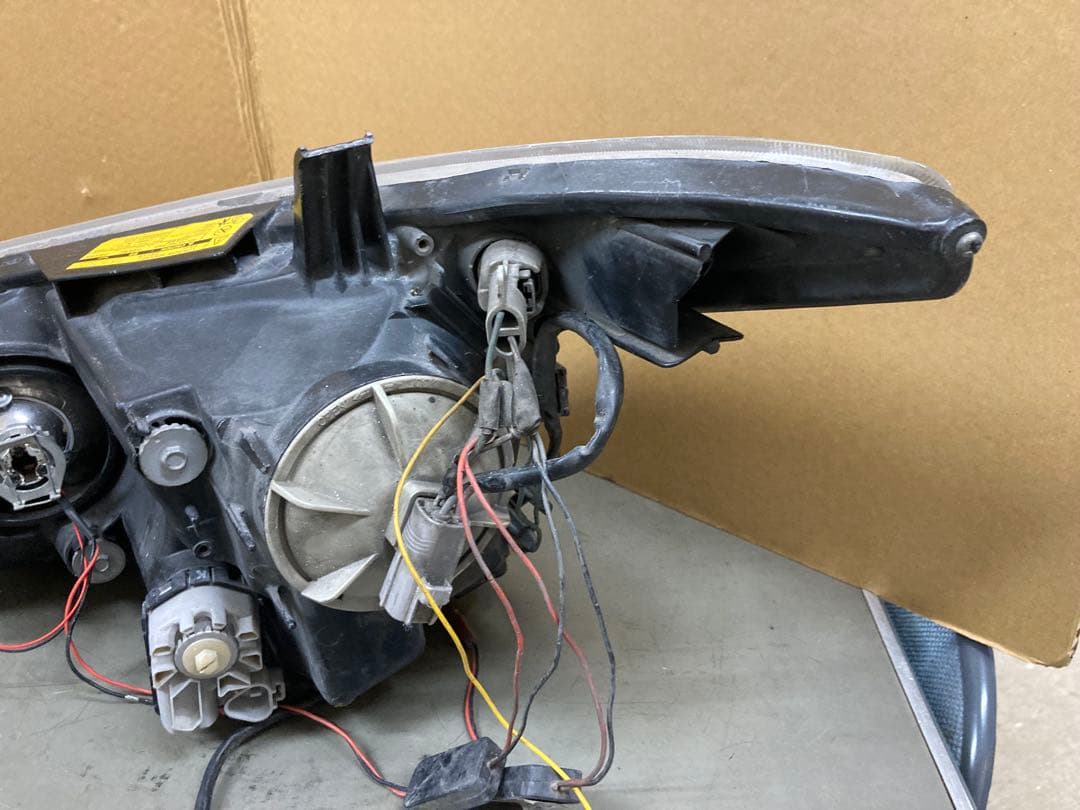 値下げ大歓迎！50 エスティマ　純正ヘッドライト　訳あり　ジャンク　みず