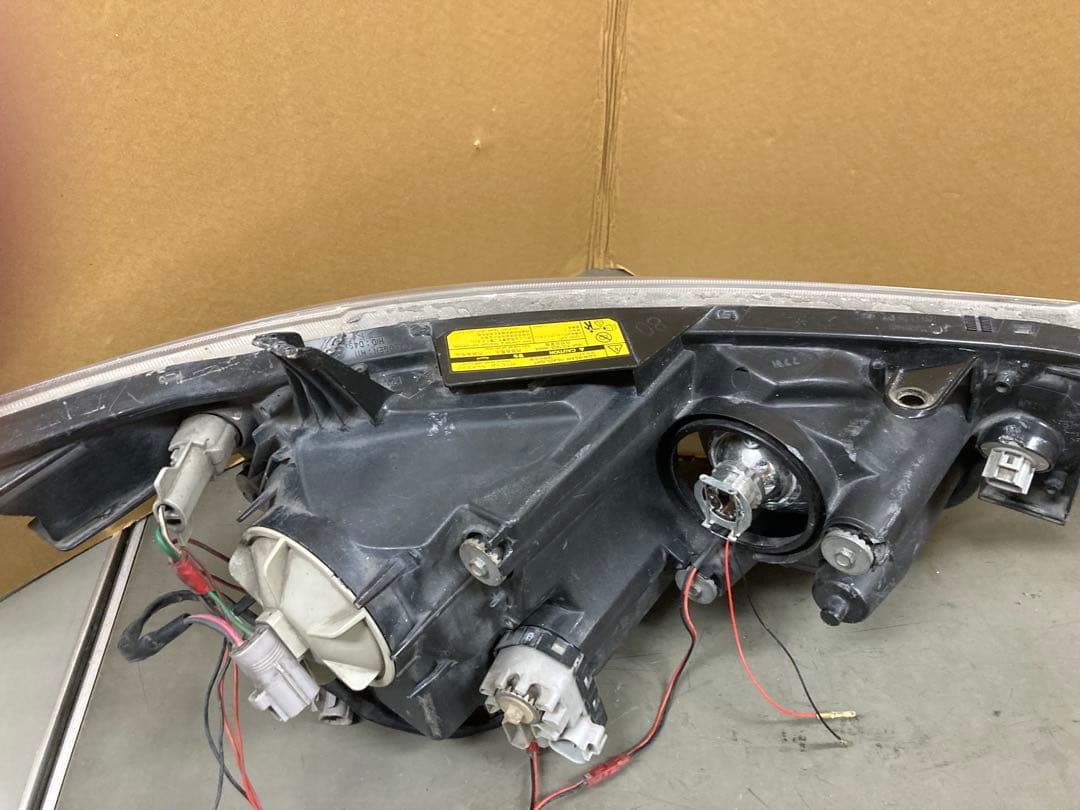 値下げ大歓迎！50 エスティマ　純正ヘッドライト　訳あり　ジャンク　みず