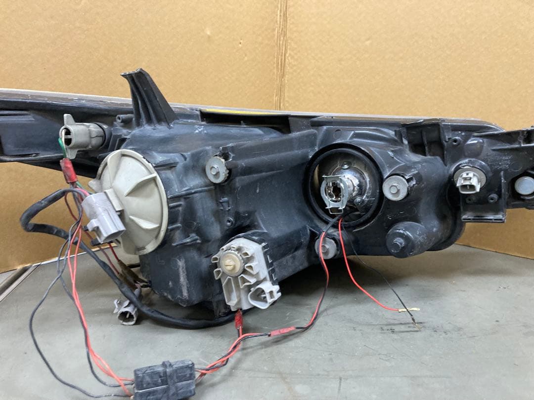 値下げ大歓迎！50 エスティマ　純正ヘッドライト　訳あり　ジャンク　みず