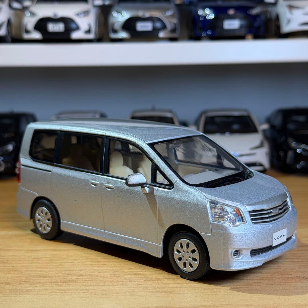 【非売品】トヨタ ノア カラーサンプルミニカー 1/30