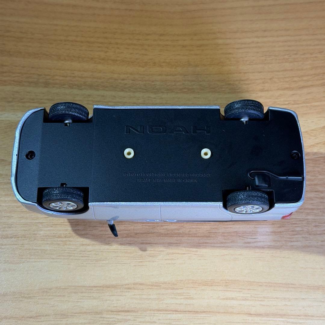 【非売品】トヨタ ノア カラーサンプルミニカー 1/30