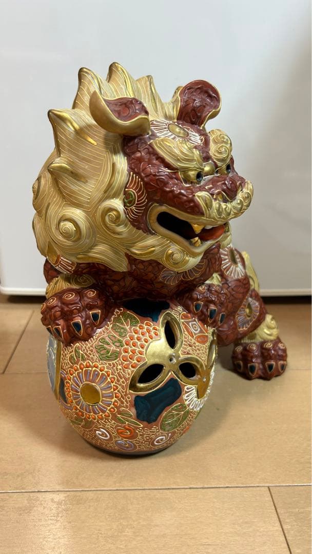 玉乗り獅子　九谷焼　シーサー　狛犬　置物 玄関 風水 開運 縁起物　厄除け