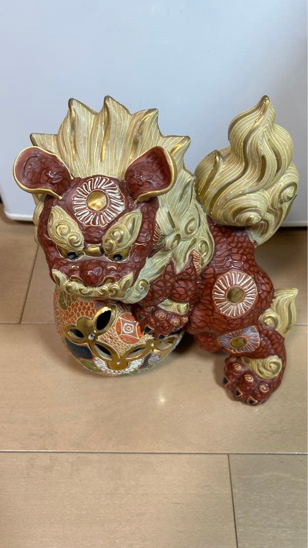 玉乗り獅子　九谷焼　シーサー　狛犬　置物 玄関 風水 開運 縁起物　厄除け