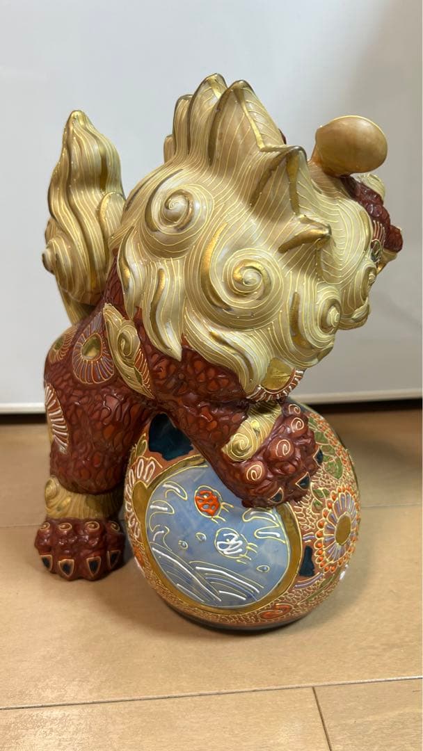 玉乗り獅子　九谷焼　シーサー　狛犬　置物 玄関 風水 開運 縁起物　厄除け