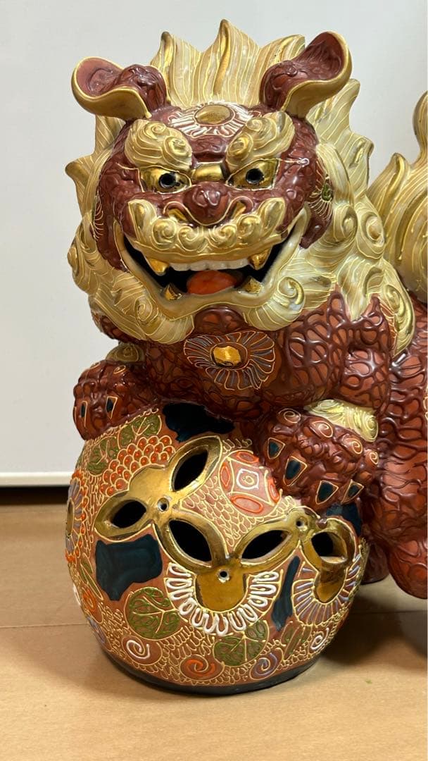 玉乗り獅子　九谷焼　シーサー　狛犬　置物 玄関 風水 開運 縁起物　厄除け