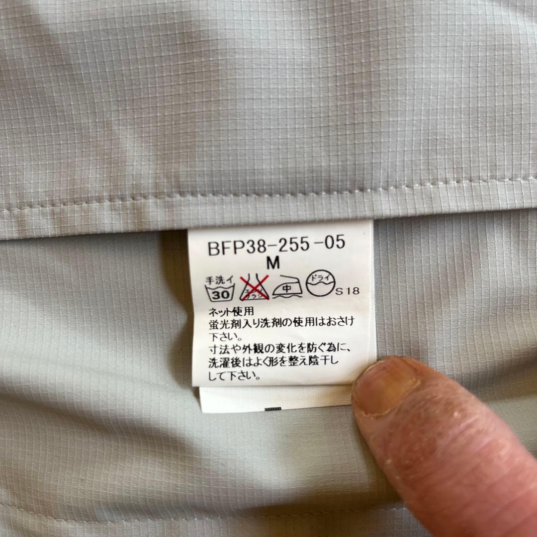 美品！バーバリーゴルフ　サイドメッシュ　ナイロンベスト