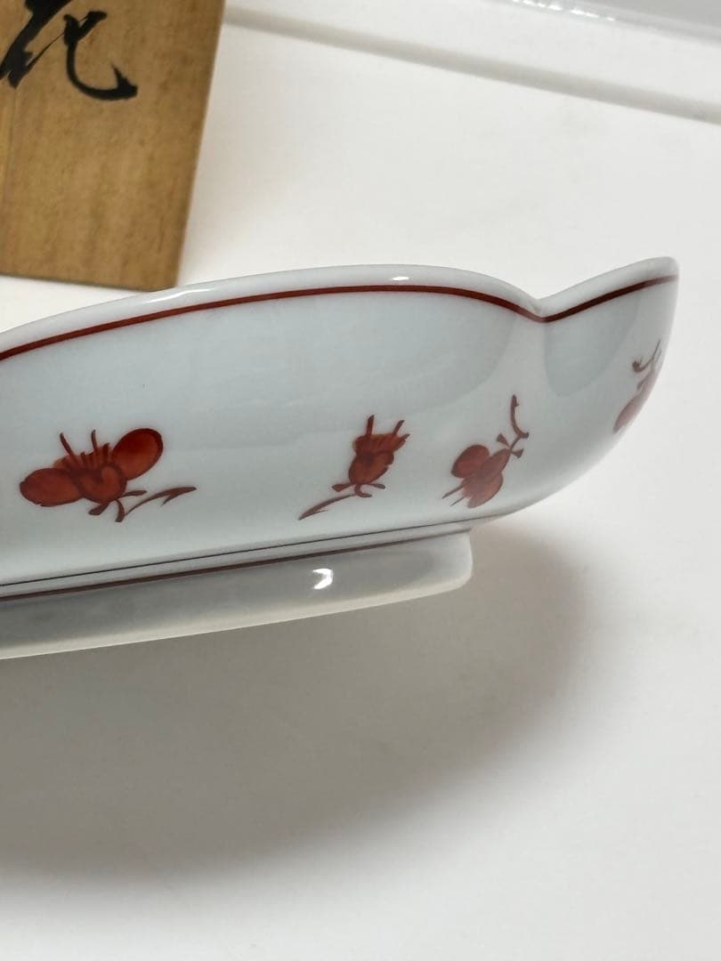 源右衛門窯　赤絵梅花 鉢（梅型）　有田焼