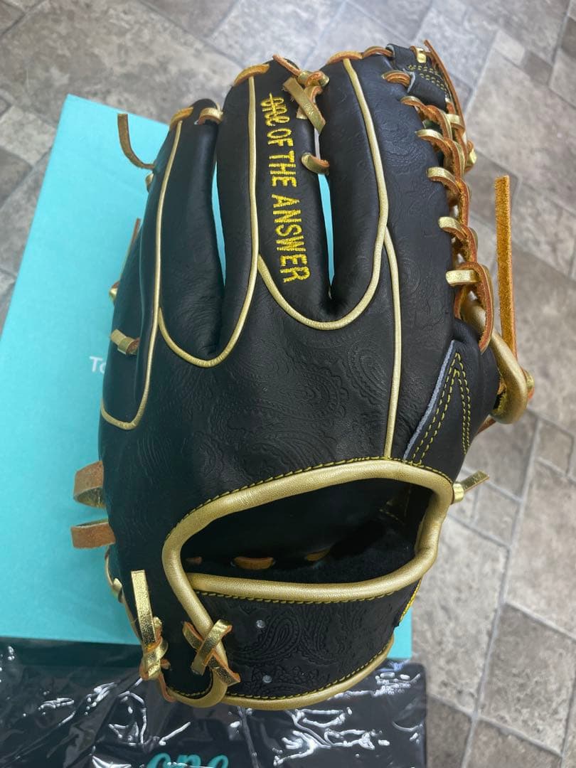 one of the answer 限定　プロ支給品　万波中正　外野用