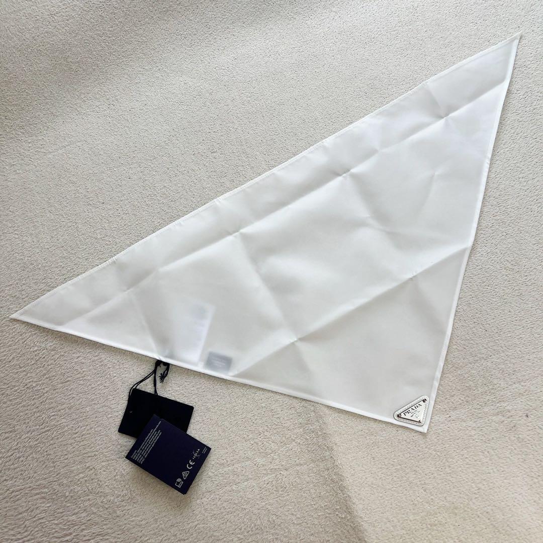 未使用 プラダ PRADA 三角ロゴ フーラード スカーフ 白 ナイロン NFC