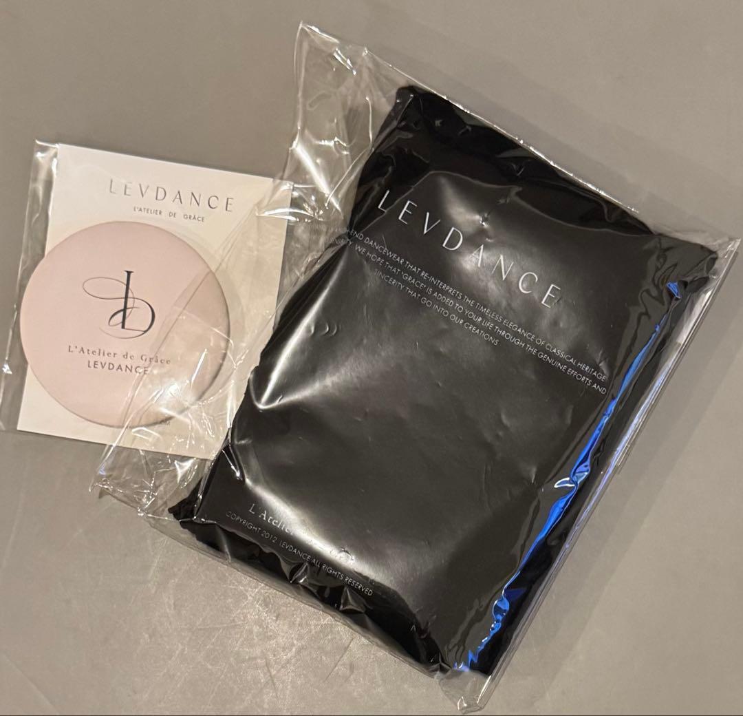 【新品未開封】LEVDANCE/レヴダンス オフショルダーニット　【ブラック 】