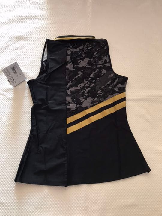 エレッセ  テニスウェア　黒柄タンクトップ　US-Sサイズ　新品