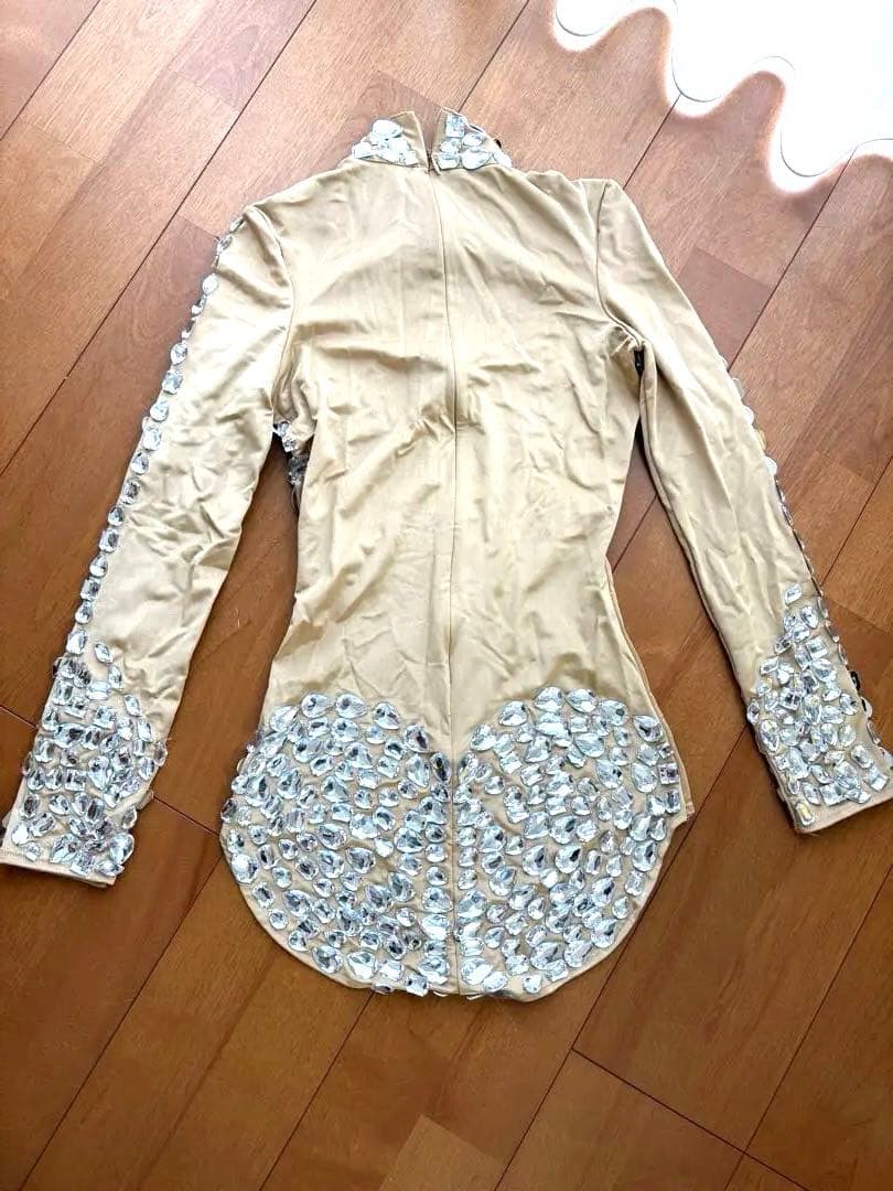 クリスタル装飾 ベージュ ボディスーツ　腰巻きレース付き