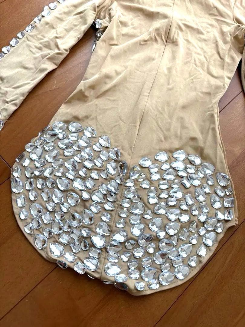 クリスタル装飾 ベージュ ボディスーツ　腰巻きレース付き