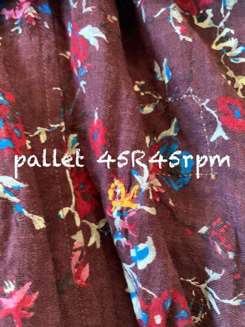 45R45rpm ガーゼアンティークフラワープリントのシャーリングブラウス