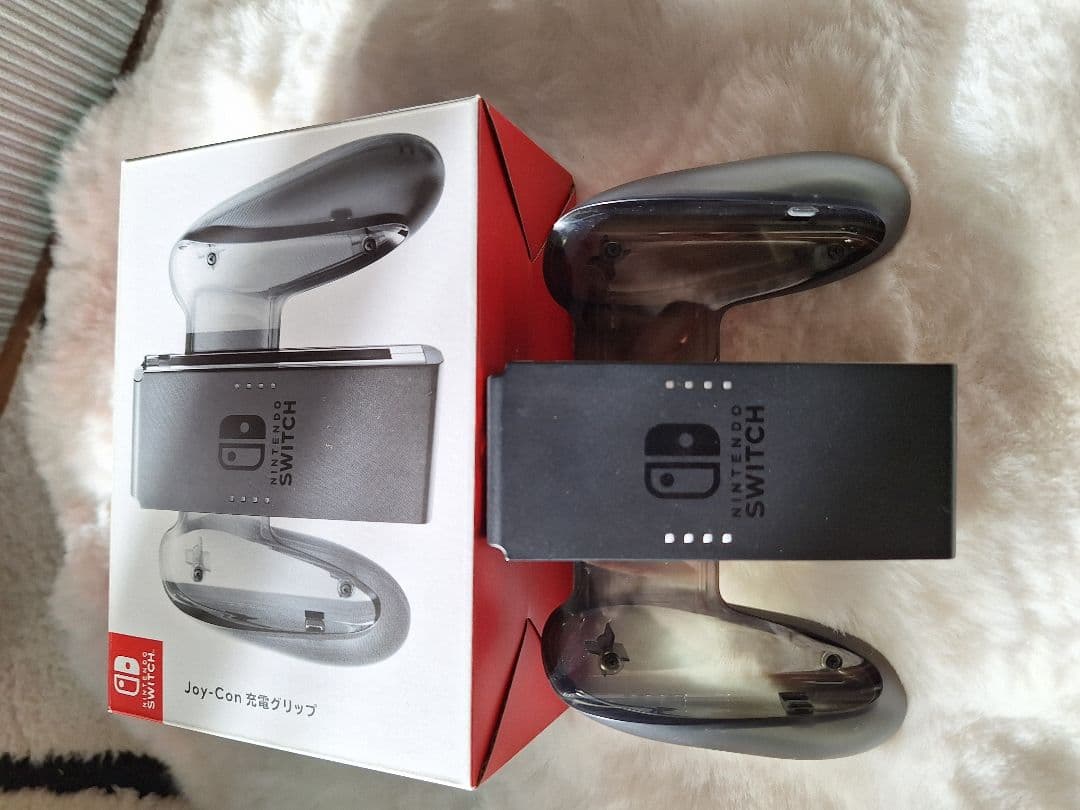 Switch本体+充電グリップ+SDカード64BGセット　バラ売り不可
