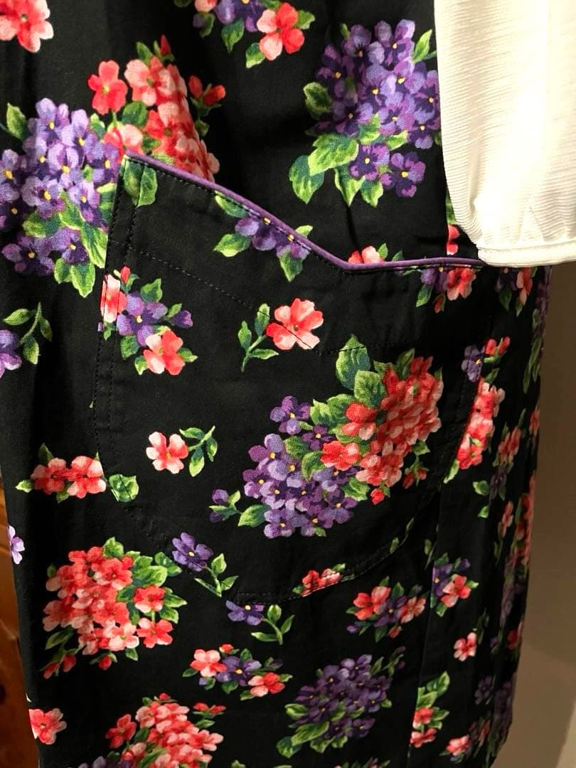 ーFEILERー　フェイラー 黒　ビオラ柄エプロン　未使用品