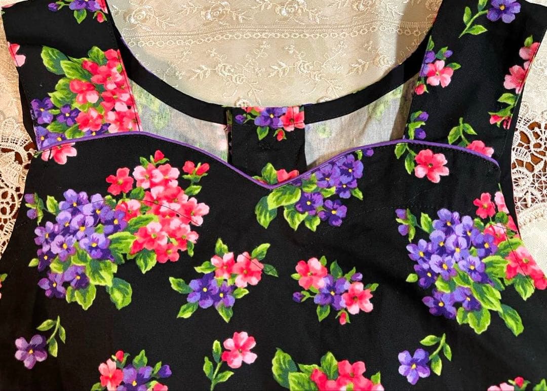 ーFEILERー　フェイラー 黒　ビオラ柄エプロン　未使用品