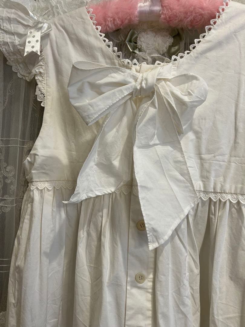 新品さえらアンリコ後ろリボン可愛いエプロン❤️おまけ薄ピンク系中古ポテチーノ割烹着