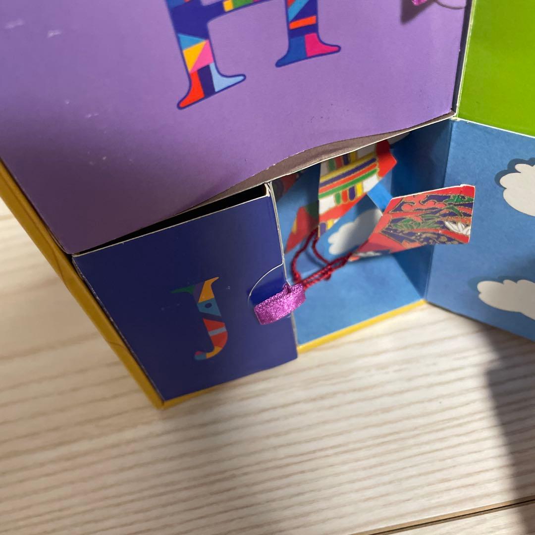 The Alphabet Chest アルファベット　仕掛け絵本