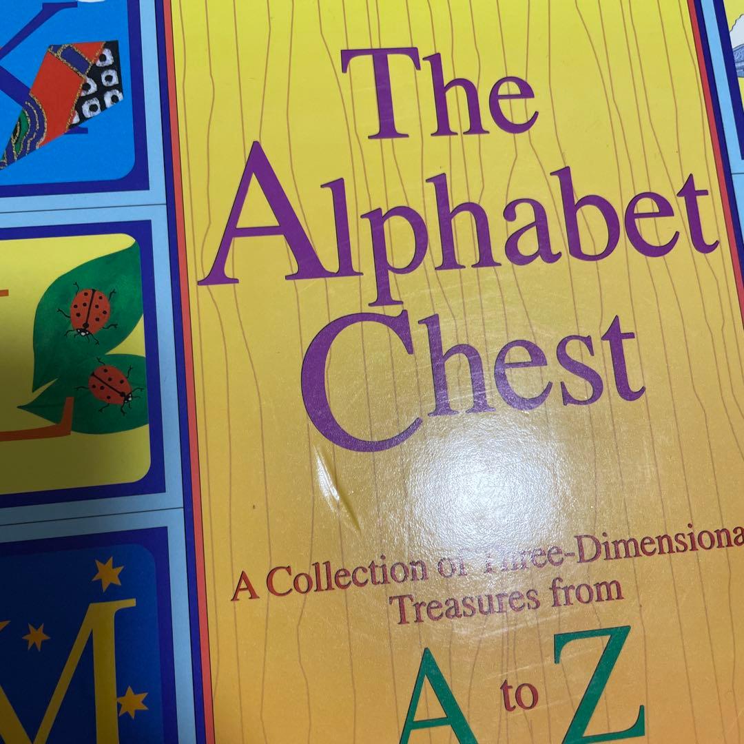 The Alphabet Chest アルファベット　仕掛け絵本