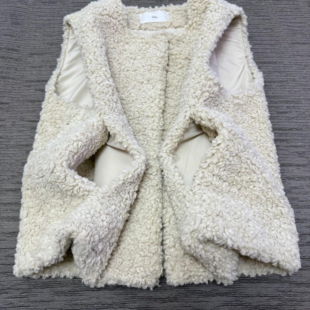 美品 Vin ヴァン ヤマダヤ プードルファーショートベスト アイボリー 9号