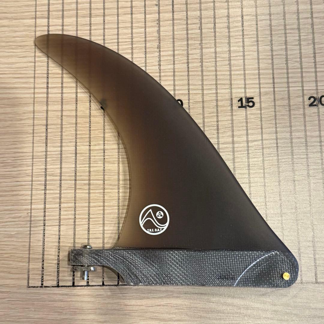 訳ありSALE 新品未使用シングルフィン6インチ　ブラック、 スクリュー付き