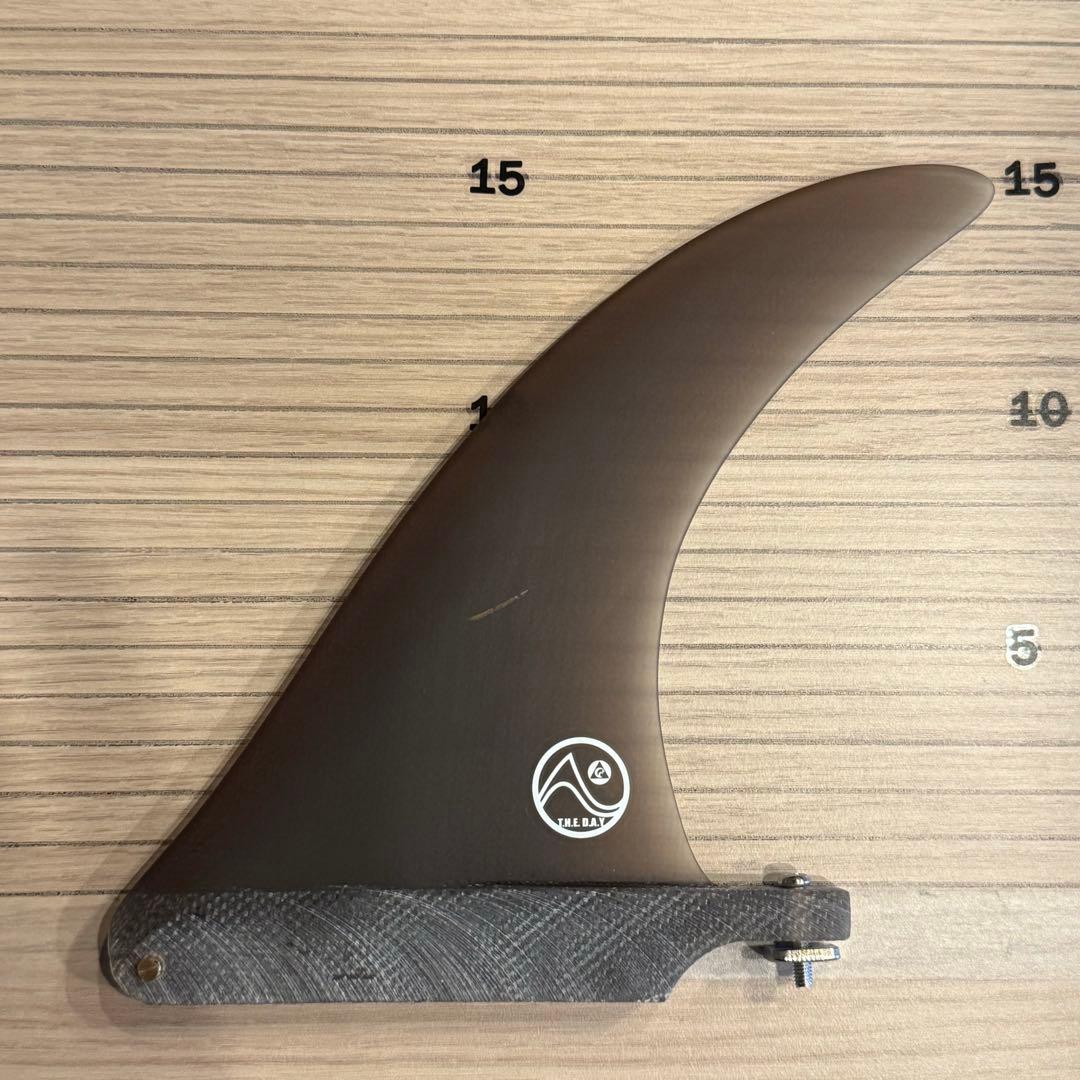 訳ありSALE 新品未使用シングルフィン6インチ　ブラック、 スクリュー付き