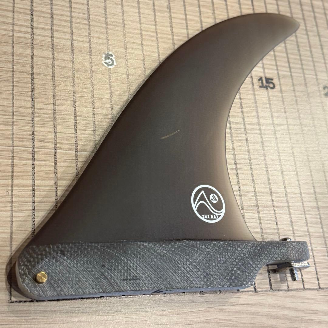 訳ありSALE 新品未使用シングルフィン6インチ　ブラック、 スクリュー付き