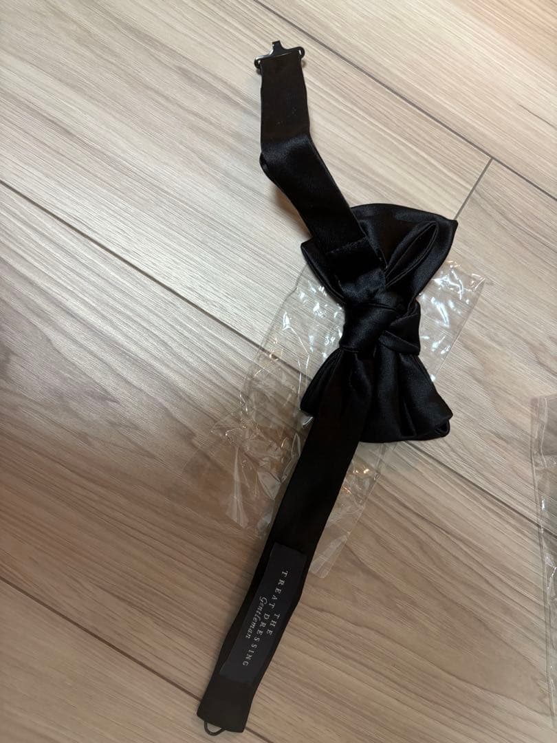 トリートドレッシング　黒　蝶ネクタイ、黒カフリンクス、白ポケットチーフ