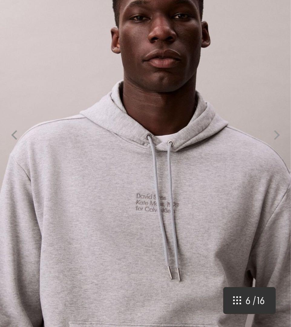 カルバンクライン グレー フォトプリント フード付きパーカー　ロウン着用