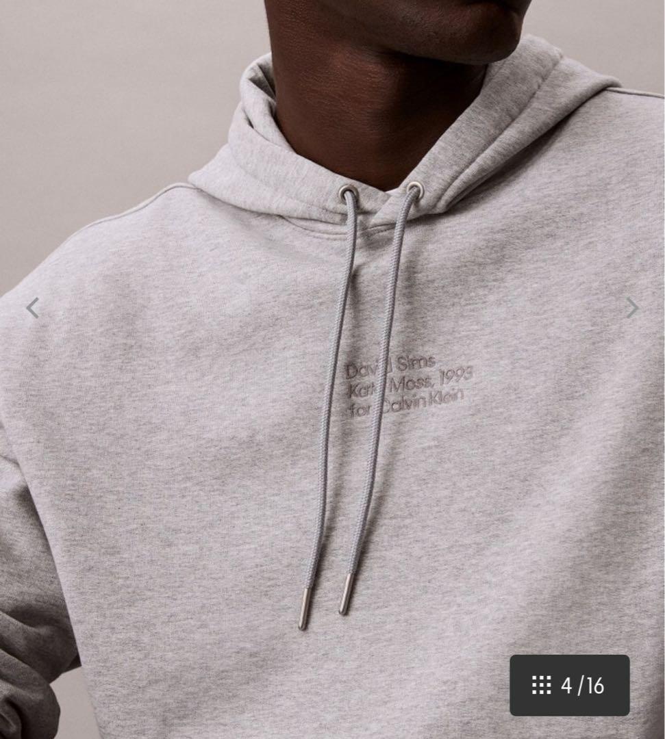 カルバンクライン グレー フォトプリント フード付きパーカー　ロウン着用