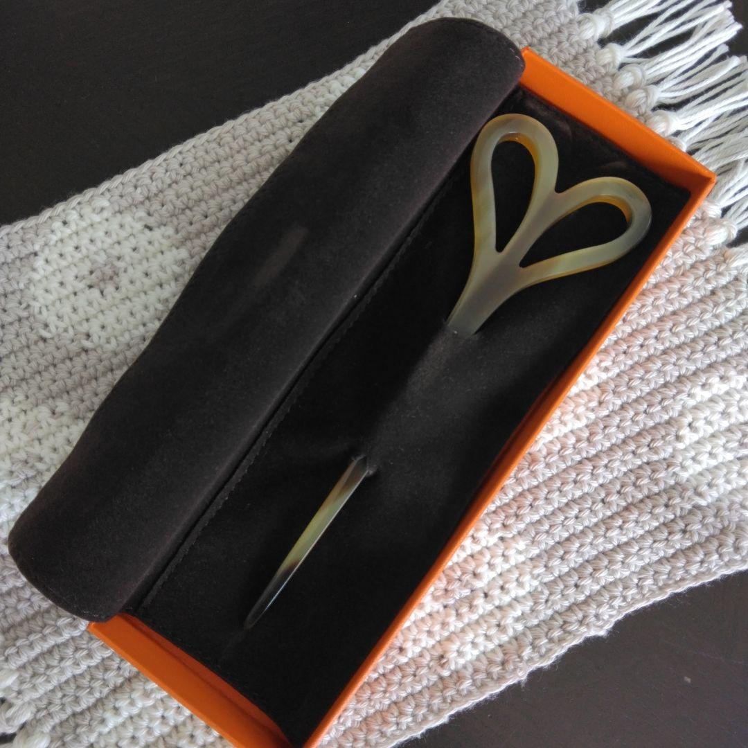 エルメス、バッファローホーンのヘアスティック（かんざし）2点