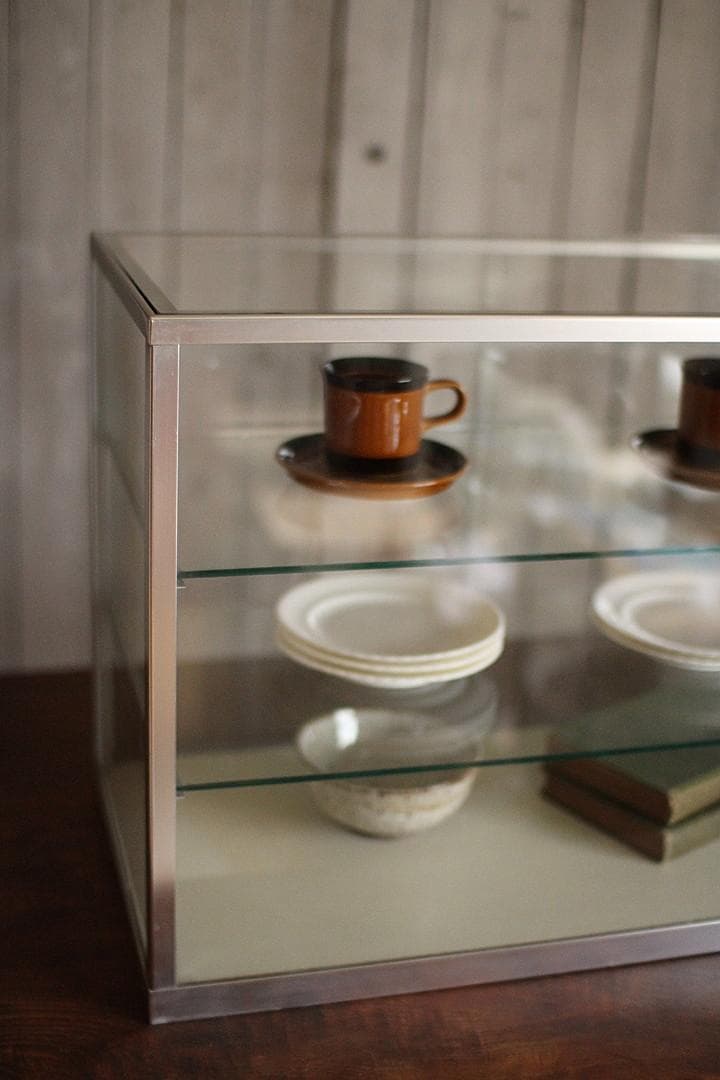 古いアルミフレームの卓上全面ガラスケース　収納棚　キッチン収納　古家具　古道具