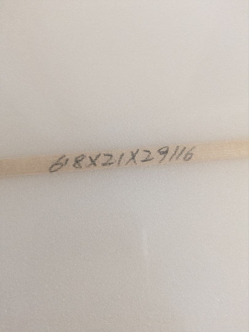 ビギナーの方にもおすすめ！サーフボード　ミッドレングス　6.8×21×29