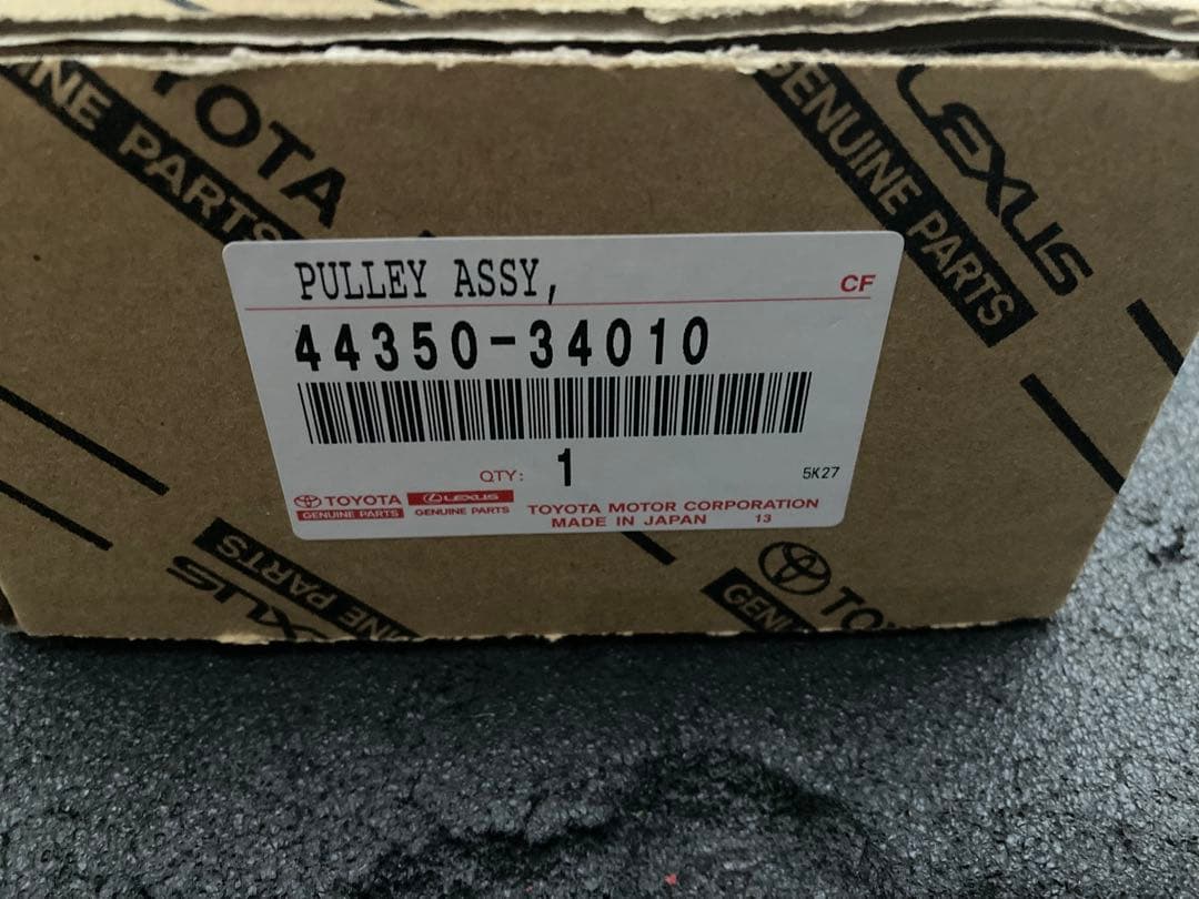 トヨタ　純正　アイドラープーリー　215 サーフ　 44350-34010