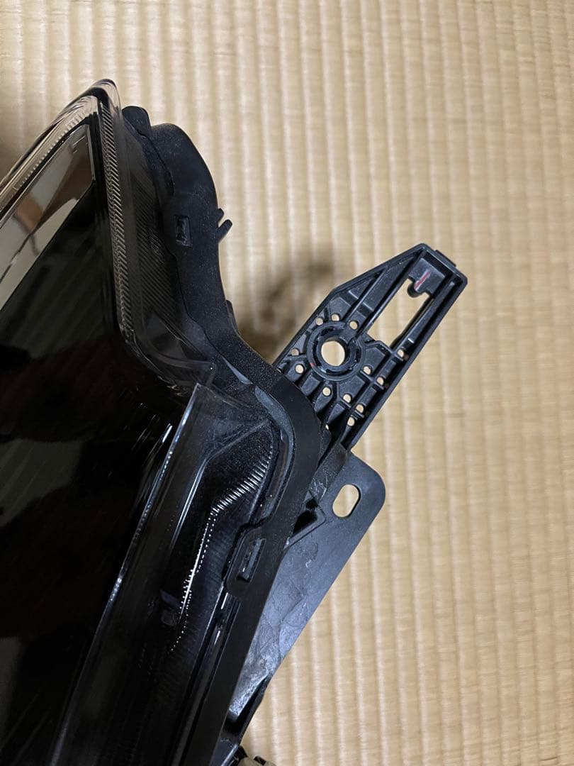 日産　キックス　右ヘッドランプ 26025-5RY2B