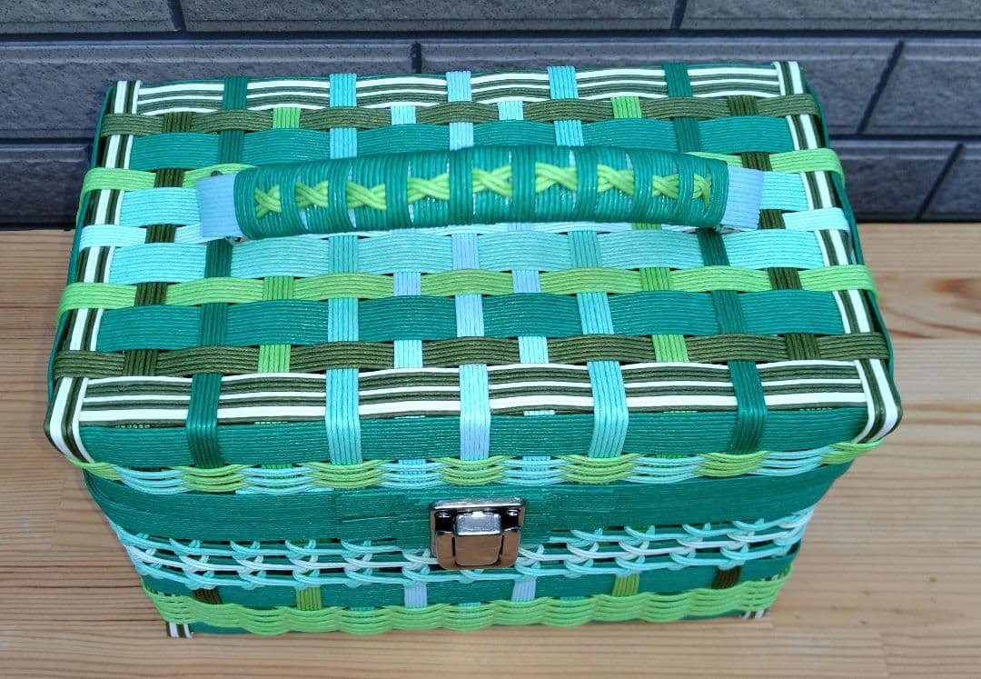 専用　透かし模様(緑色系)クロスステッチ(紫色×薄紫色)らせん模様(新緑色)