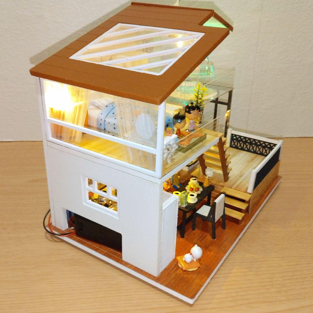 サザエさんフィギュア＆LEDライト付きドールハウスセット