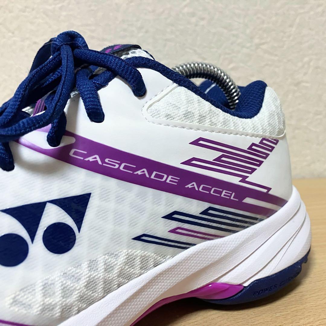 ★美品！YONEX ヨネックス パワークッション カスケードアクセル ミッド24