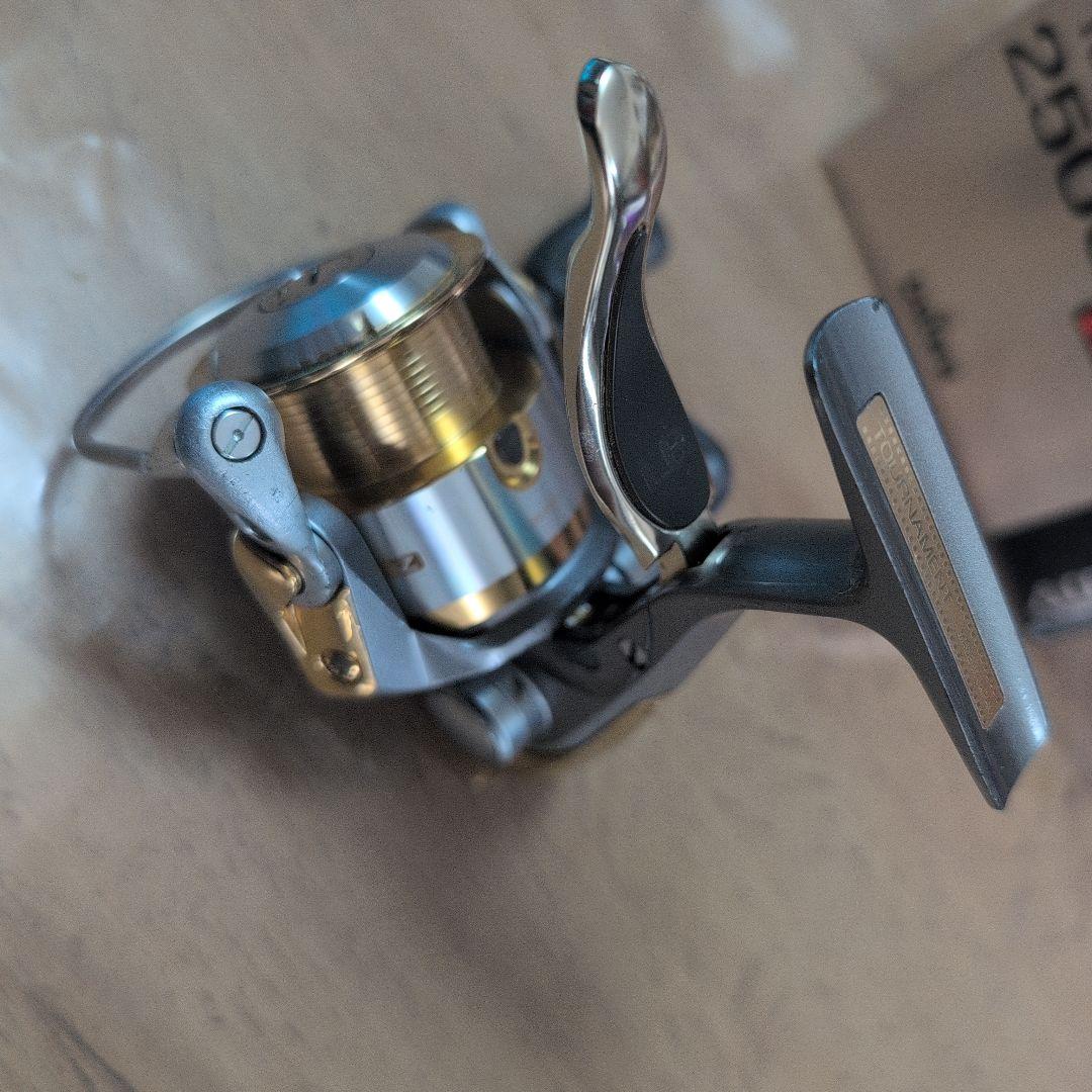 DAIWA TOURNAMENT−Z 2500LBC 替スプール付