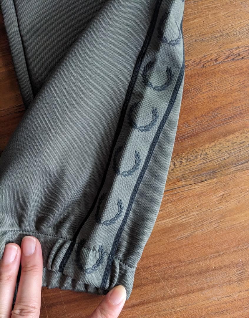 未使用美品　FRED PERRY フレッドペリー　トラックパンツ　ジャージ