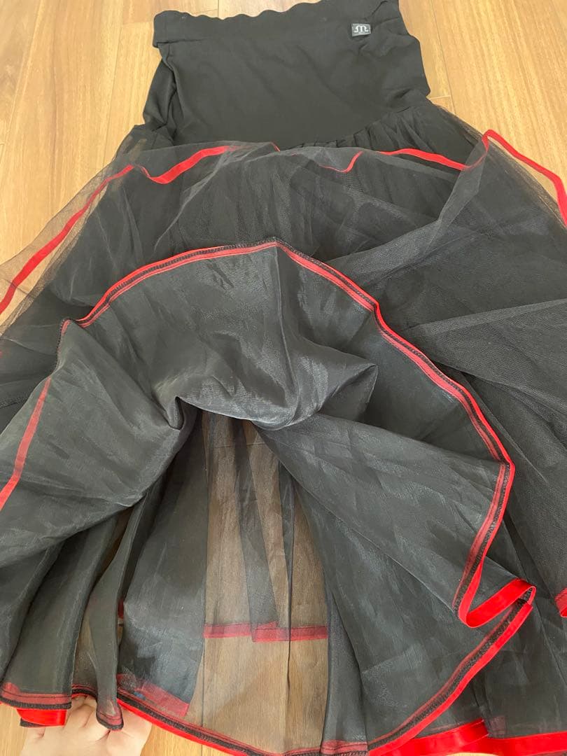 お値下げ　タカダンス・黒と赤のフレアスカート