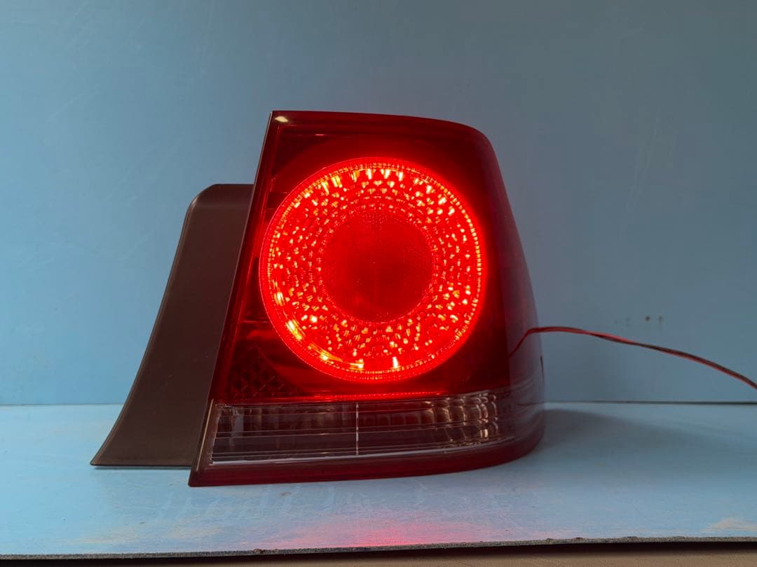 18系クラウン　寒冷地　アスリート後期　テールランプ　ライト　18クラウン　右