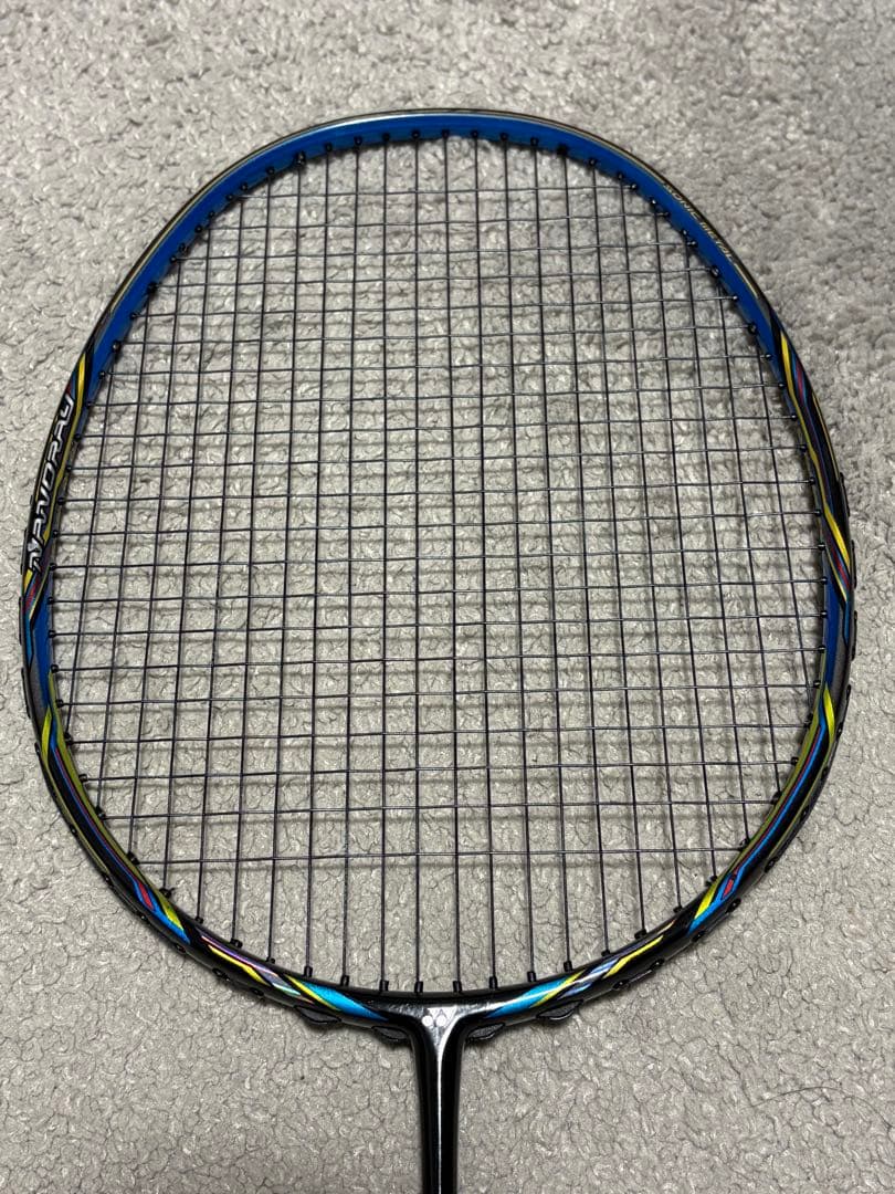 ヨネックス　ナノレイ800 4UG5